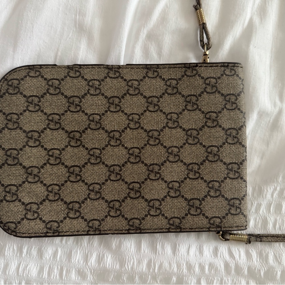 Gucci Tan and Brown Crossbody Bag with GG Monogram - Picture 7 of 9